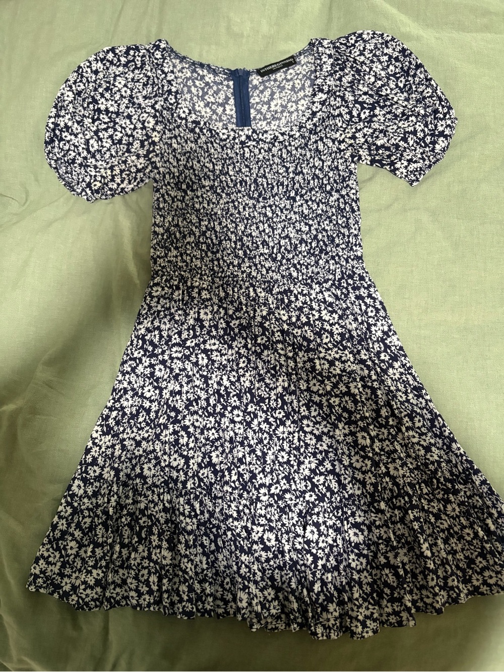 INTHEBEGINNING Los Angeles Navy Floral Smocked Puff Sleeve Dress S